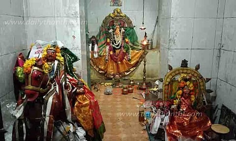 சிறப்பு அலங்காரத்தில் மகா மாரியம்மன்