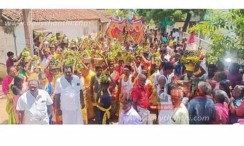 முத்து மாரியம்மன் கோவிலில் பால்குட ஊர்வலம்