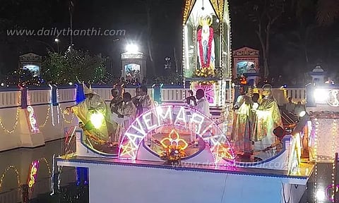 பிரான்ஸ் நாட்டின் புனிதநீர் ஊற்றி ஜெபிப்பு