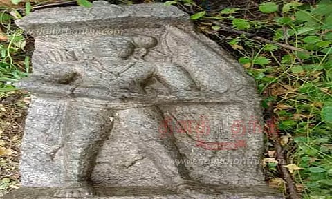 பழமையான வில்வீரன் சிற்பம் கண்டெடுப்பு