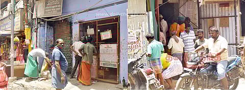 ஈரோடு நேதாஜி ரோட்டில் மதுப்பிரியர்களின் அட்டகாசத்தால் அச்சப்படும் பெண்கள்