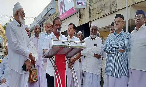 காயல்பட்டினத்தில்முஸ்லிம் ஐக்கிய பேரவையினர் ஆர்ப்பாட்டம்