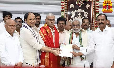 சென்னையில் ஏழுமலையான் கோவில் விரிவாக்கத்திற்கு நிலம் வாங்க திருப்பதி தேவஸ்தான குழுவிடம் ரூ.5.11 கோடி ஒப்படைப்பு..!