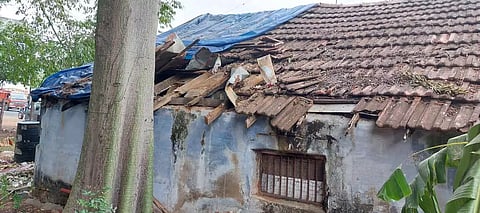 ஜவுளி, செல்போன் கடைகளில் திருட்டு