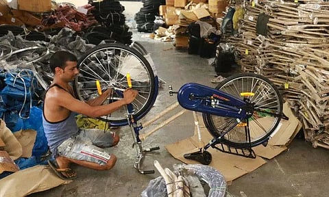 விலையில்லா சைக்கிள்களில் உதிரிபாகங்கள் பொருத்தும் பணி தீவிரம்