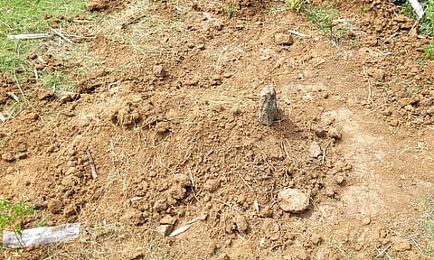 புதிதாக அமைந்த மண்மேடால் பரபரப்பு