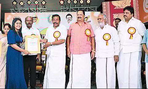 எழும்பூர் கோ-ஆப்டெக்சில் மெய்நிகர் ஆடை அலங்கார கணினி வசதி மையம் - அமைச்சர் காந்தி திறந்து வைத்தார்