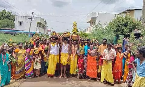 பட்டத்து மாரியம்மன் கோவிலில் பால்குட ஊர்வலம்