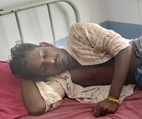 போலீஸ் நிலையத்தில் வாலிபர் மீது தாக்குதல்