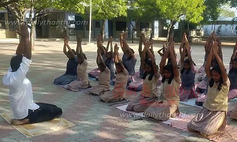 அரசு பள்ளியில் யோகா பயிற்சி முகாம்
