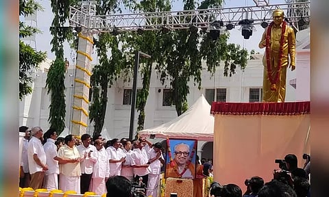 அன்பழகனுக்கு 8 அடி உயரத்தில் வெண்கல சிலை - முதல்-அமைச்சர் மு.க.ஸ்டாலின் திறந்து வைத்தார்..!