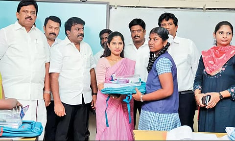 போட்டி தேர்வை எதிர்கொள்ள அரசு பள்ளி மாணவர்களுக்கு பயிற்சி வகுப்பு - மேயர் பிரியா தொடங்கிவைப்பு