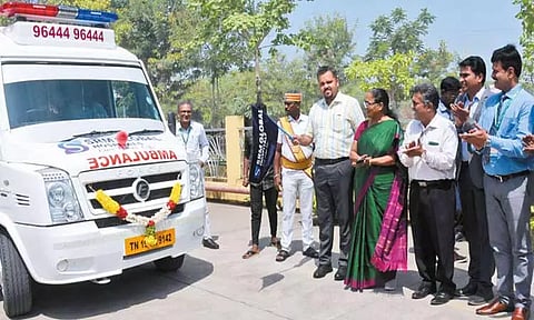 எஸ்.ஆர்.எம். குளோபல் ஆஸ்பத்திரி சார்பில் இலவச ஆம்புலன்ஸ் சேவை