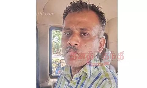 பள்ளியில் 5-ம் வகுப்பு மாணவிகளுக்கு பாலியல் தொல்லைஆசிரியர் கைது