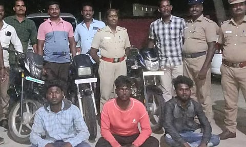 அரகண்டநல்லூர் பகுதியில்மோட்டார் சைக்கிள்கள் திருடிய 3 வாலிபர்கள் பிடிபட்டனர்