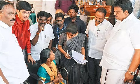 திருவொற்றியூரில் 'மக்களை தேடி மேயர்' திட்டம் பொதுமக்களிடம் மேயர் பிரியா 235 மனுக்களை பெற்றார்