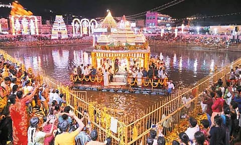 திருத்தணி முருகன் கோவிலில் தெப்பத் திருவிழா