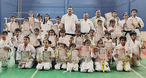 தேசிய அளவிலான கராத்தே போட்டியில்ஓசூர் மாணவ, மாணவிகள் சாதனை