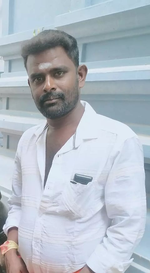 போலீஸ் விசாரணைக்கு பயந்து வாலிபர் தற்கொலை; உறவினர்கள் போராட்டம்