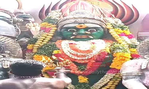 ஆடி மாத கடைசி வெள்ளி: மடப்புரம் பத்திரகாளியம்மன் கோவிலில் பக்தர்கள் குவிந்தனர்