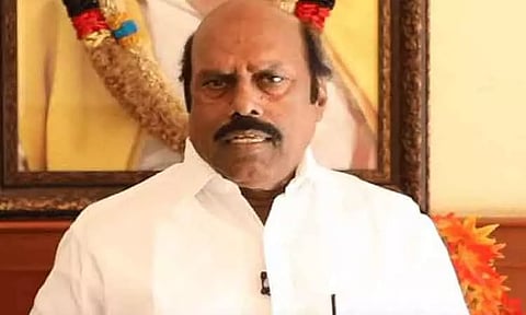 'தமிழ்நாட்டில் பா.ஜ.க.வுக்கு பொறுப்பு வகிக்கும் அரைவேக்காடுகள் போலவே மத்திய மந்திரிகள் பேசுவது ஆச்சரியமளிக்கிறது' - எ.வ.வேலு