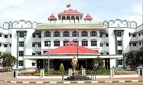 ஒப்பந்த செவிலியர்களுக்கான மகப்பேறு விடுப்புக்கால சம்பளத்தொகையை திரும்ப பெறுவதற்கான உத்தரவுக்கு இடைக்கால தடை