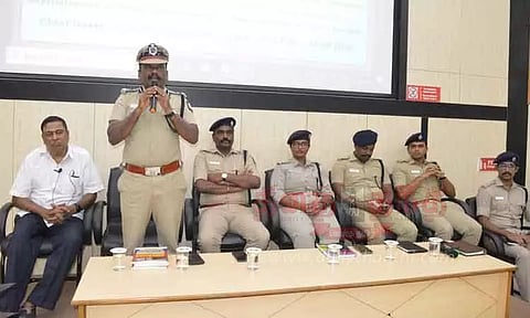 போலீஸ் நிலையங்களில் பதிவேடுகளை முறையாக பராமரிக்க வேண்டும்