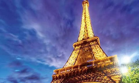 பாரிஸ் ஈபிள் டவருக்கு வெடிகுண்டு மிரட்டல் - சுற்றுலா பயணிகள் வெளியேற்றம்