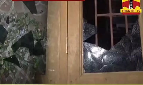 நெல்லை, நாங்குநேரியில் விவசாயி வீட்டின் முன்பு பெட்ரோல் குண்டு வீச்சு