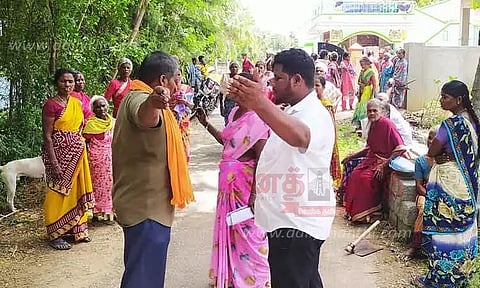 100 நாள் பணியாளர்களுடன் பொதுமக்கள் வாக்குவாதம்