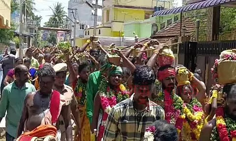 தேவகோட்டை பாண்டி முனீஸ்வரர் கோவிலில் ஆடி திருவிழா பக்தர்கள் பால்குடம் எடுத்து வழிபாடு