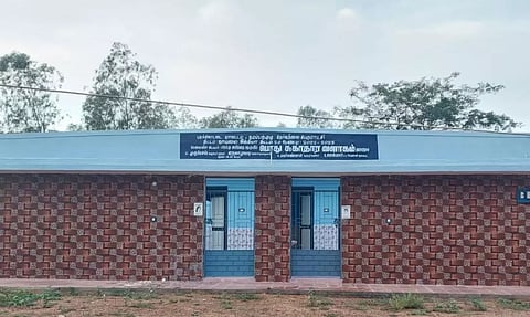 பயன்பாடற்று கிடக்கும் சுகாதார வளாகம்