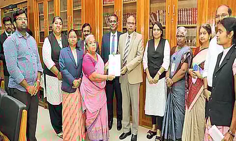 தமிழ்நாட்டில் நடந்த லோக் அதாலத்தில் 4,800 வழக்குகள் முடிவுக்கு வந்தன - மாநில சட்டப்படி ஆணைக்குழு