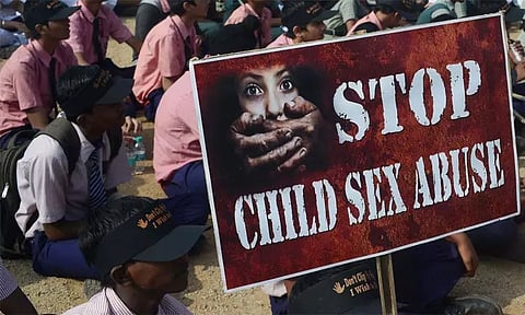 பள்ளி சென்று வீடு திரும்பிய மாணவியை கூட்டு பாலியல் வன்கொடுமை செய்த மாணவர்கள் - கொடூர சம்பவம்