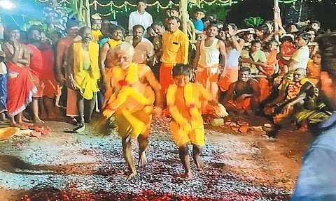 ஸ்ரீ மந்தவெளி அம்மன் கோவிலில் தீமிதி திருவிழா