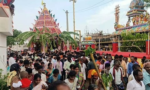 திருக்கோவிலூர் அருகேரேணுகாம்பிகை அம்மன் கோவில் தேரோட்டம்திரளான பக்தர்கள் சாமி தரிசனம்