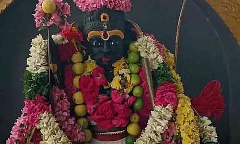 முனியப்ப சுவாமி கோவிலில் சிறப்பு அபிஷேகம்