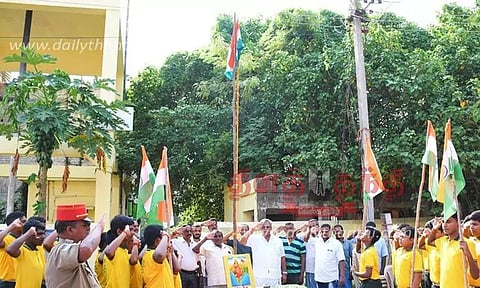 அதிகாரிகள் தடையாக இருந்தால் இடமாற்றம்