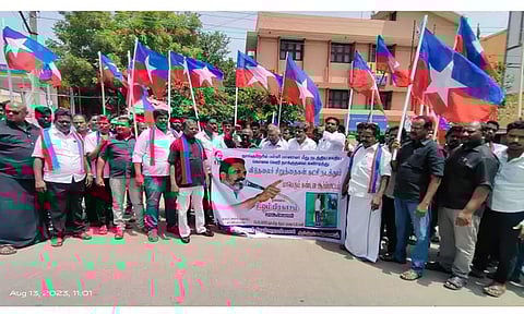 விடுதலை சிறுத்தைகள் கட்சியினர் ஆர்ப்பாட்டம்