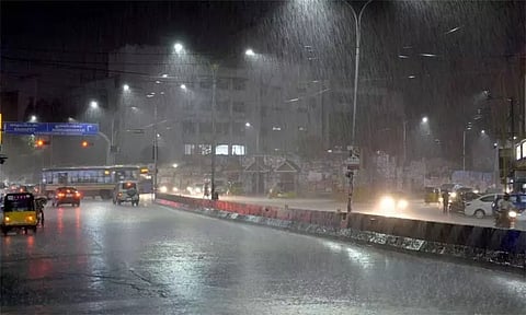 சென்னை மற்றும் புறநகர் பகுதிகளில் பெய்து வரும் கனமழை...!