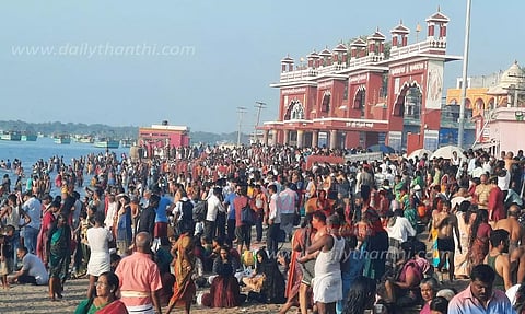 ராமேசுவரம் கோவிலில் அலைமோதிய பக்தர்கள் கூட்டம்