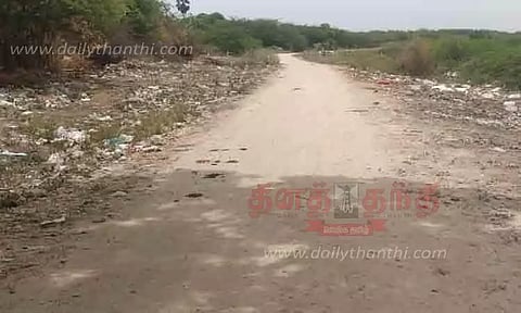 அகழாய்வு பகுதிக்கு செல்ல தார்ச்சாலை அமைக்க வேண்டும்