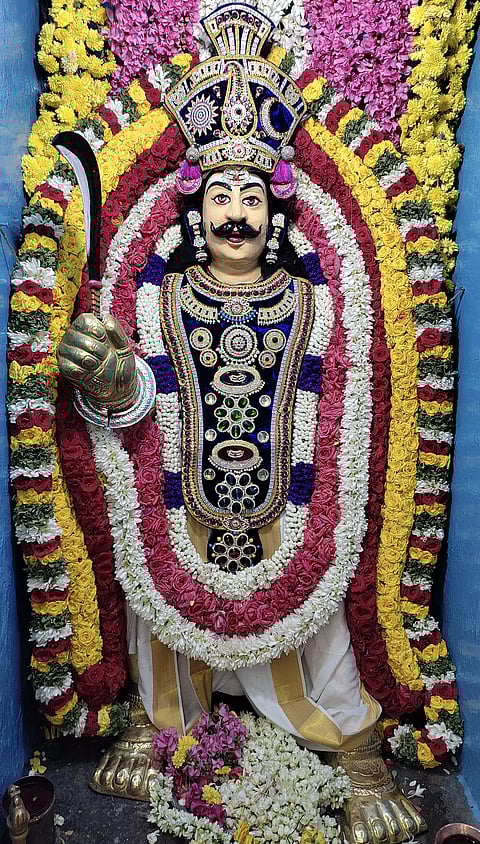 ராஜ அலங்காரத்தில் முனியாண்டவர்