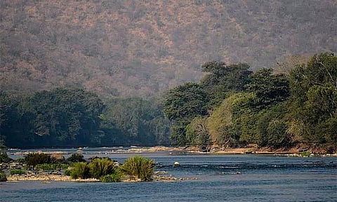 தமிழகத்துக்கு காவிரியில் தண்ணீர் திறப்பு அதிகரிப்பு; வினாடிக்கு 12 ஆயிரம் கனஅடி நீர் வருகிறது