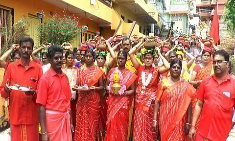 ஆதிபராசக்தி வார வழிபாட்டு மன்றம் சார்பில் பக்தர்கள் கஞ்சி கலய ஊர்வலம்
