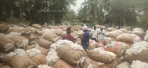 வெண்ணந்தூரில்ரூ.18 லட்சத்துக்கு பருத்தி ஏலம்