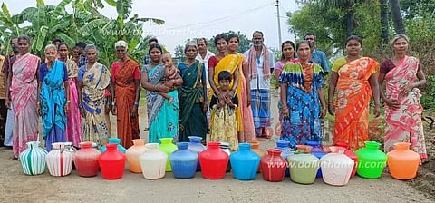 மத்தூர் அருகே குடிநீர் கேட்டு காலிக்குடங்களுடன் பெண்கள் சாலை மறியல்