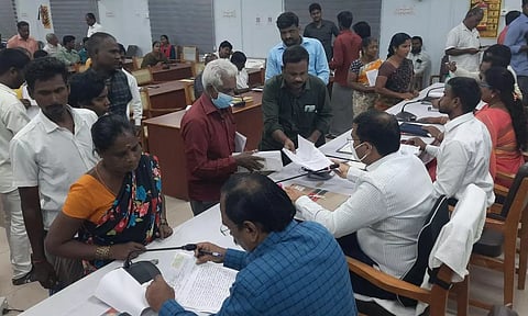 கலெக்டர் தலைமையில் நடந்தபொதுமக்கள் குறை தீர்க்கும் கூட்டத்தில் 333 மனுக்கள் பெறப்பட்டன