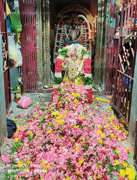 காளியம்மன் கோவிலில் பூச்சொரிதல் விழா