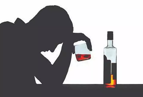 டாஸ்மாக் விற்பனையாளரை தாக்கிய 4 பேர் மீது வழக்கு